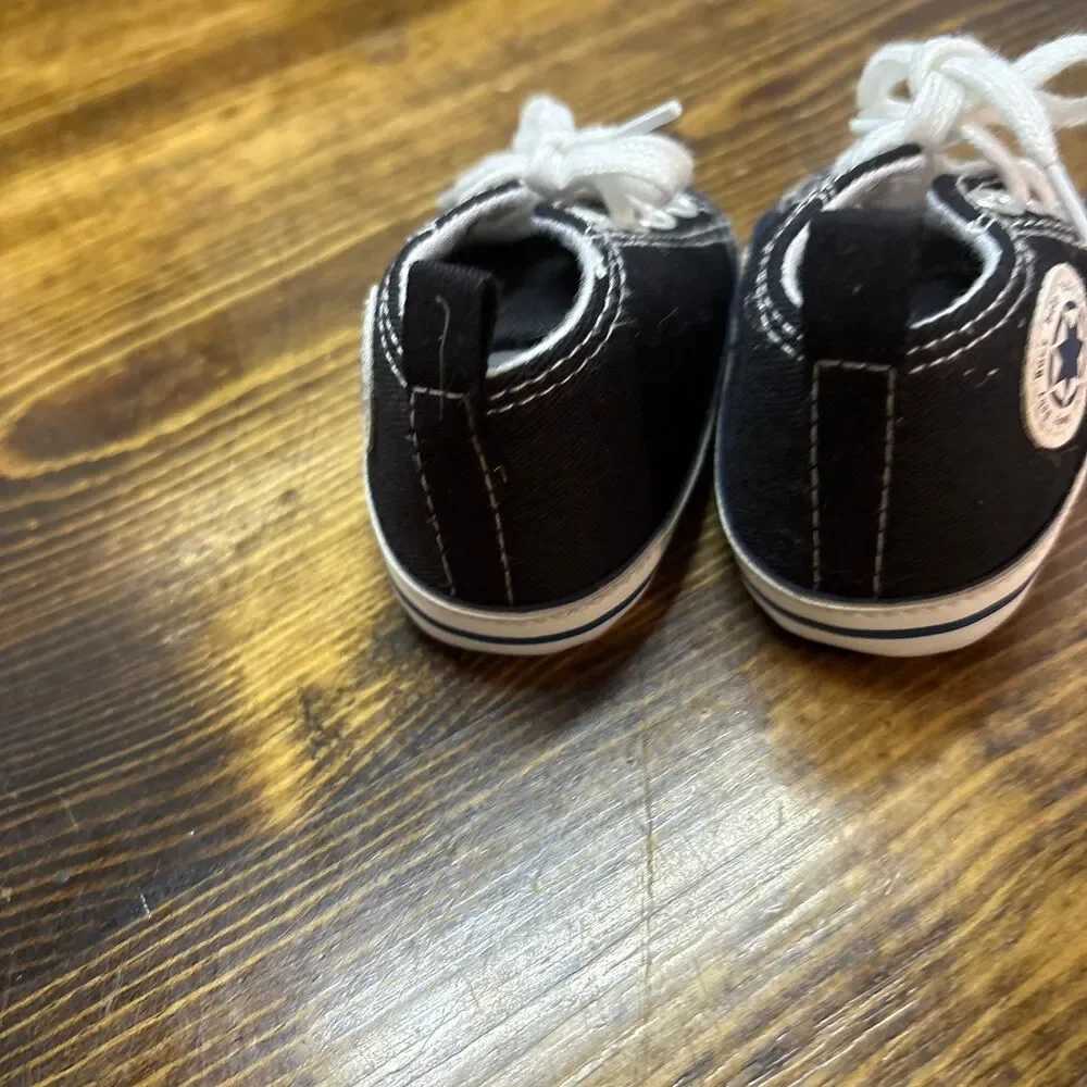 Black Crib‎ Sneakers Size 0-6 Months